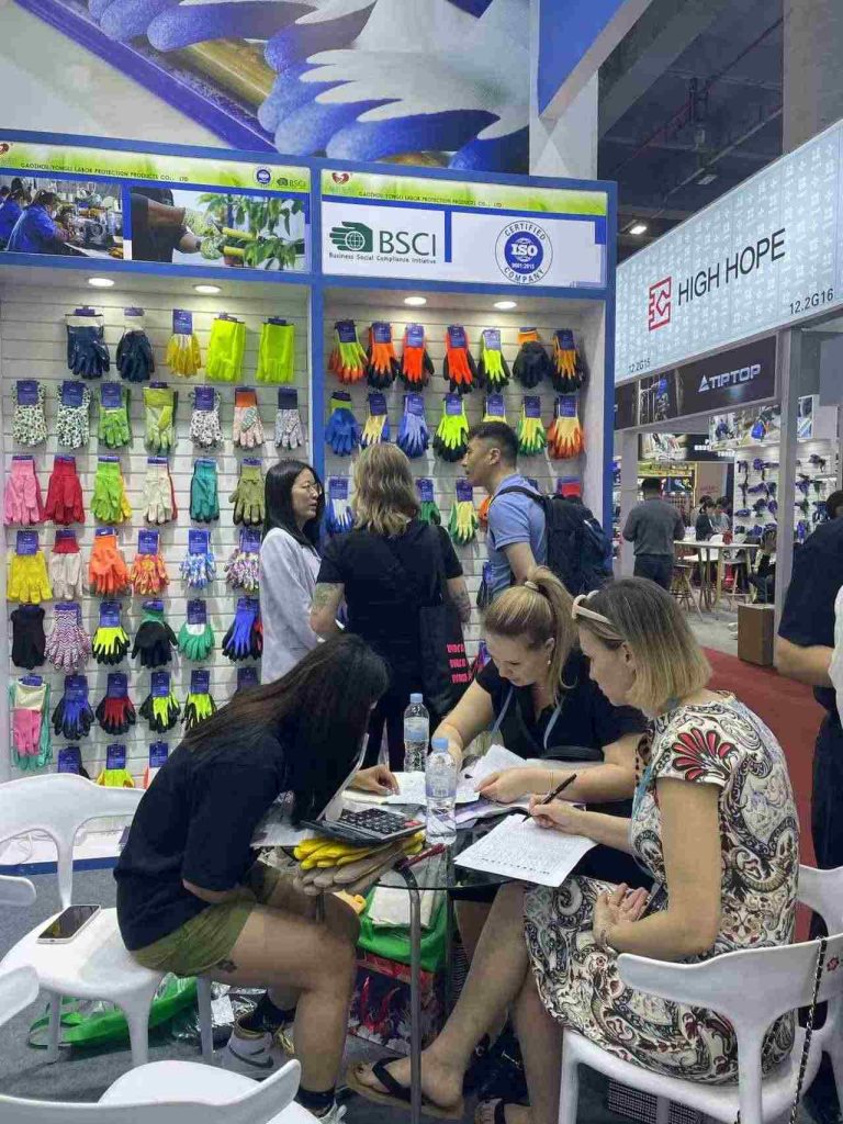 work gloves exhibit in Canton Fair