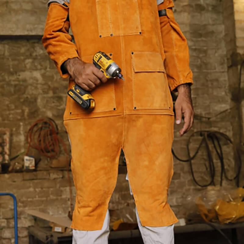 Leather Apron and Sleeves - Durable Protection for Demanding Work Environments1